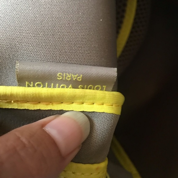 Louis Vuitton LV Cup 2000 Weatherly Yellow Shoulder Bag - Picture 12 of 17